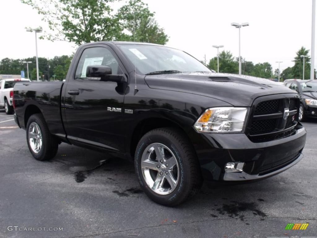 2010 Ram 1500 R/T Regular Cab - Brilliant Black Crystal Pearl / Dark Slate Gray photo #4