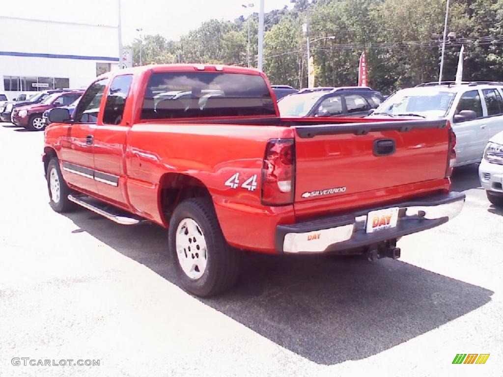 2007 Silverado 1500 Classic LS Extended Cab 4x4 - Victory Red / Dark Charcoal photo #4