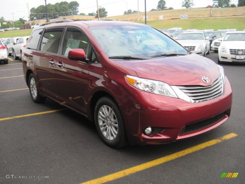 2011 Sienna XLE - Salsa Red Pearl / Light Gray photo #2