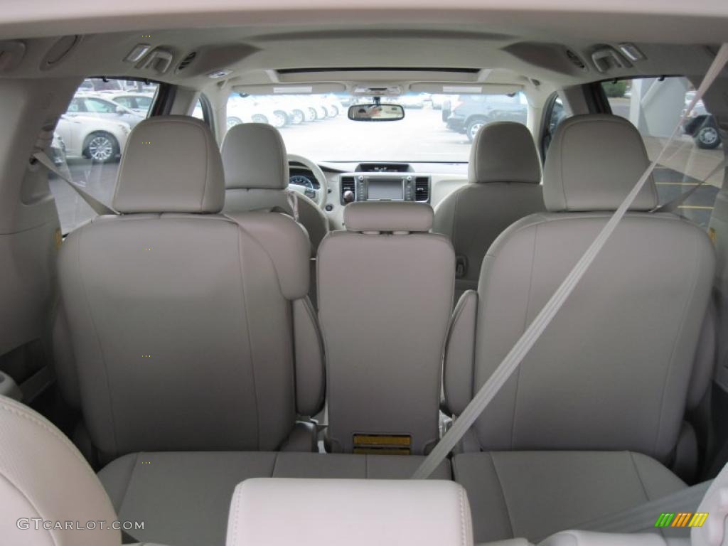2011 Sienna XLE - Salsa Red Pearl / Light Gray photo #9
