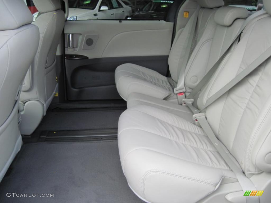 2011 Sienna XLE - Salsa Red Pearl / Light Gray photo #13