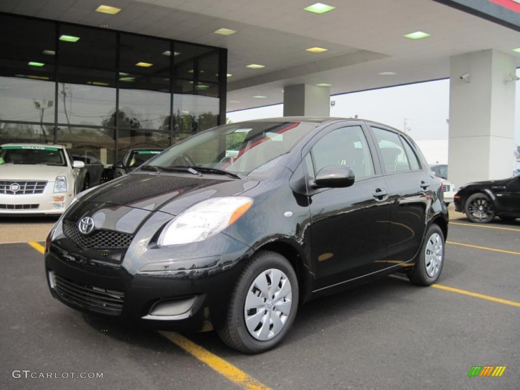 2010 Yaris 5 Door Liftback - Black Sand Pearl / Dark Charcoal photo #1