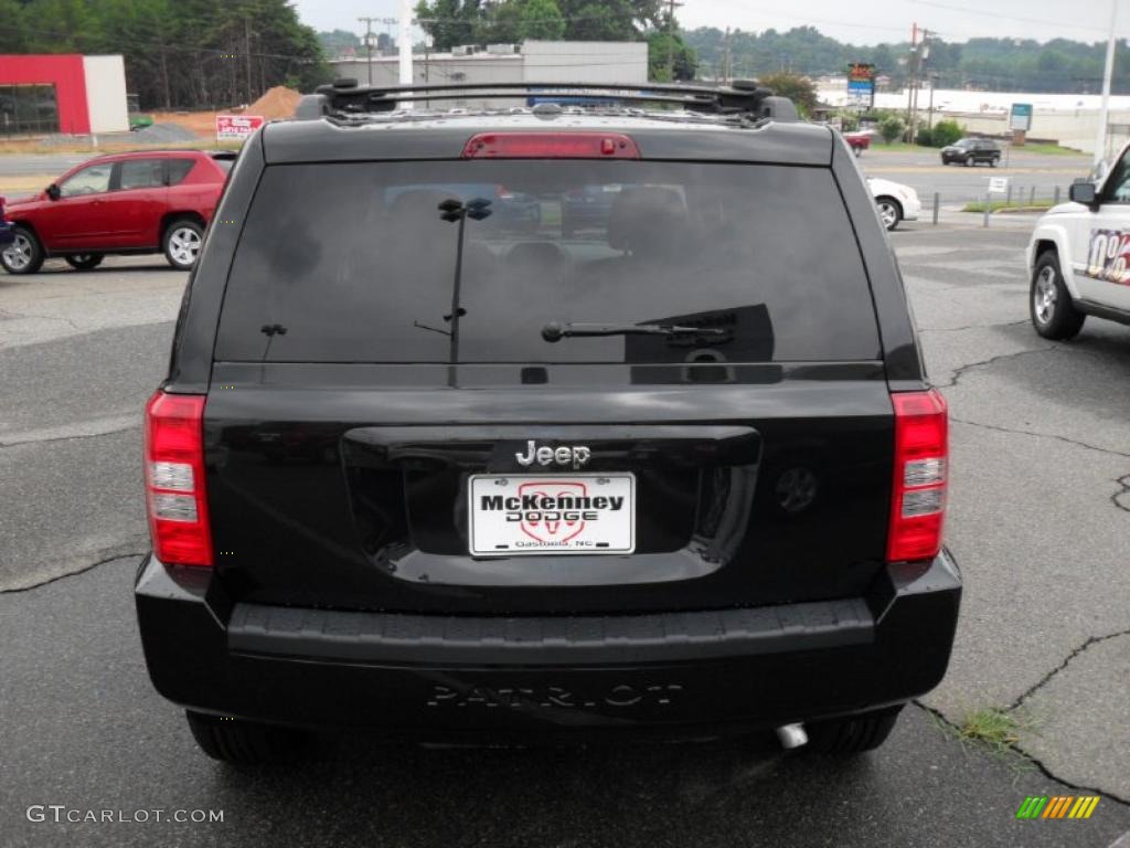 2010 Patriot Latitude - Brilliant Black Crystal Pearl / Dark Slate Gray photo #3