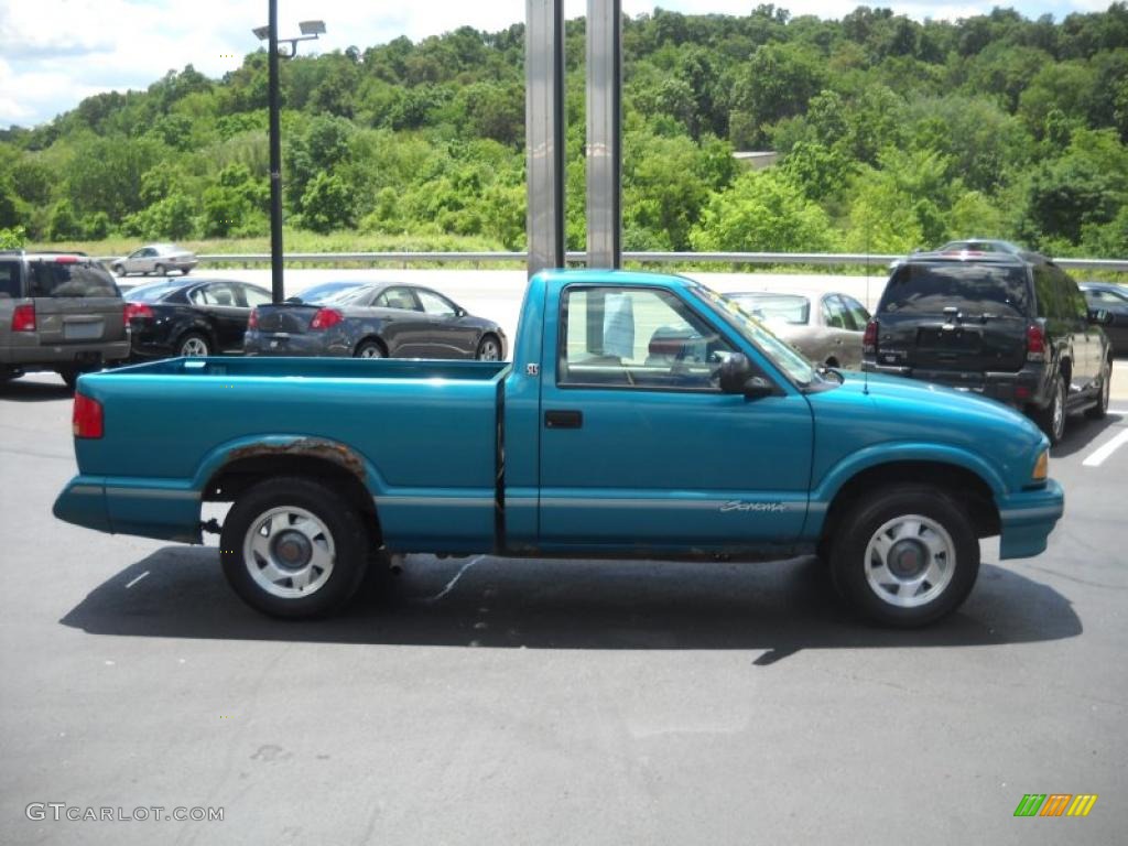 1995 Sonoma SLS Regular Cab - Bahama Blue Metallic / Gray photo #4