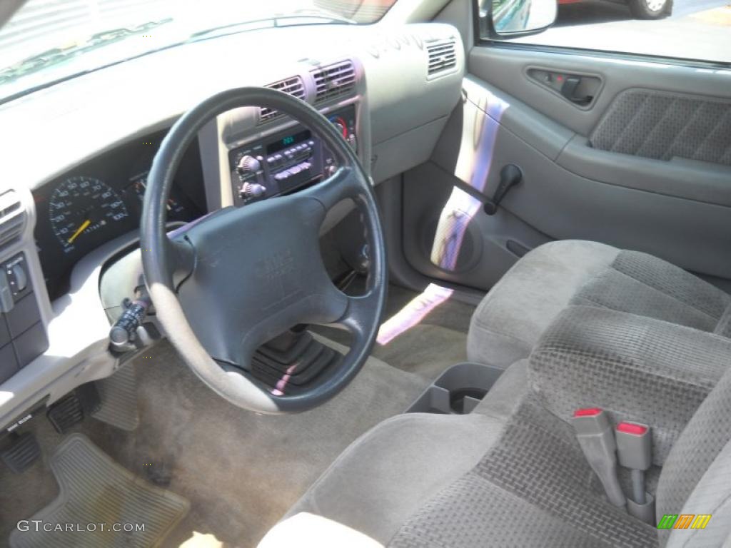 1995 Sonoma SLS Regular Cab - Bahama Blue Metallic / Gray photo #10