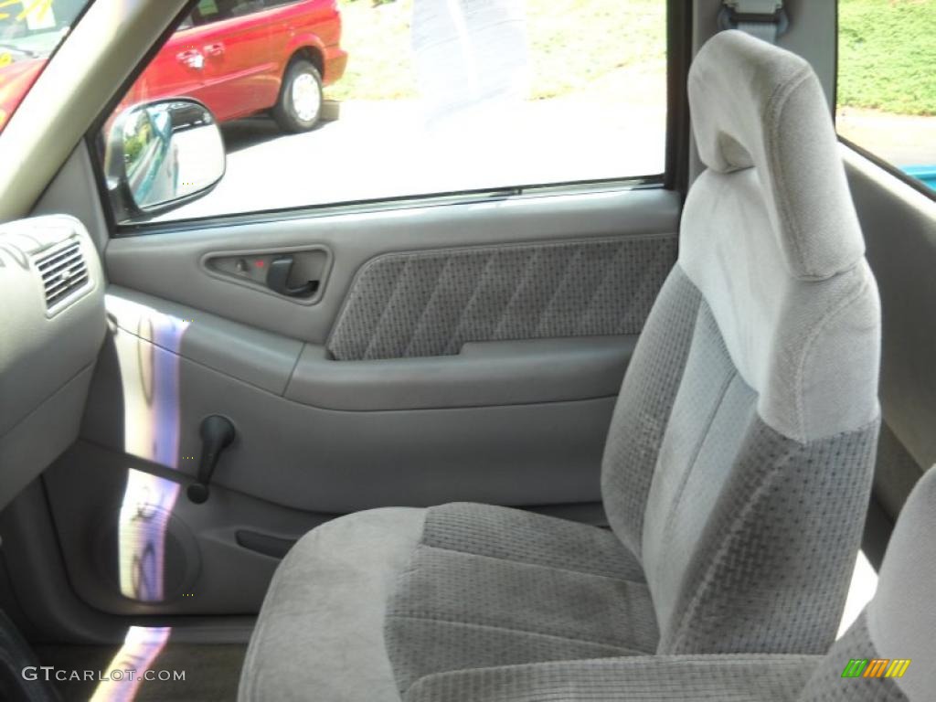 1995 Sonoma SLS Regular Cab - Bahama Blue Metallic / Gray photo #11