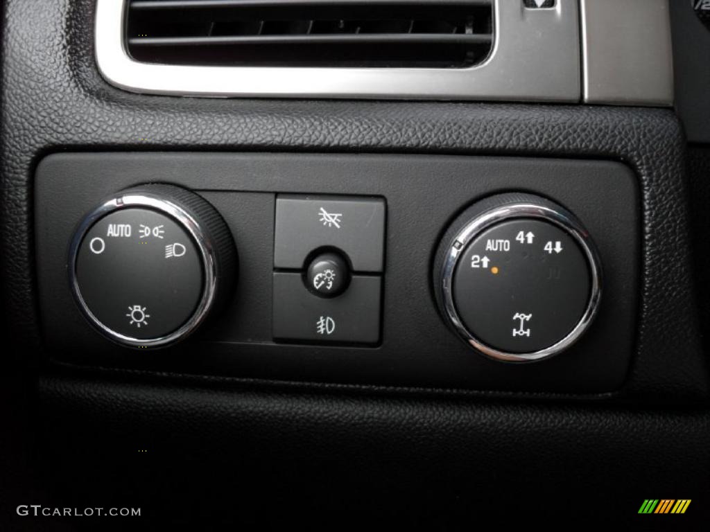 2007 Suburban 1500 LS 4x4 - Black / Light Titanium/Ebony photo #10