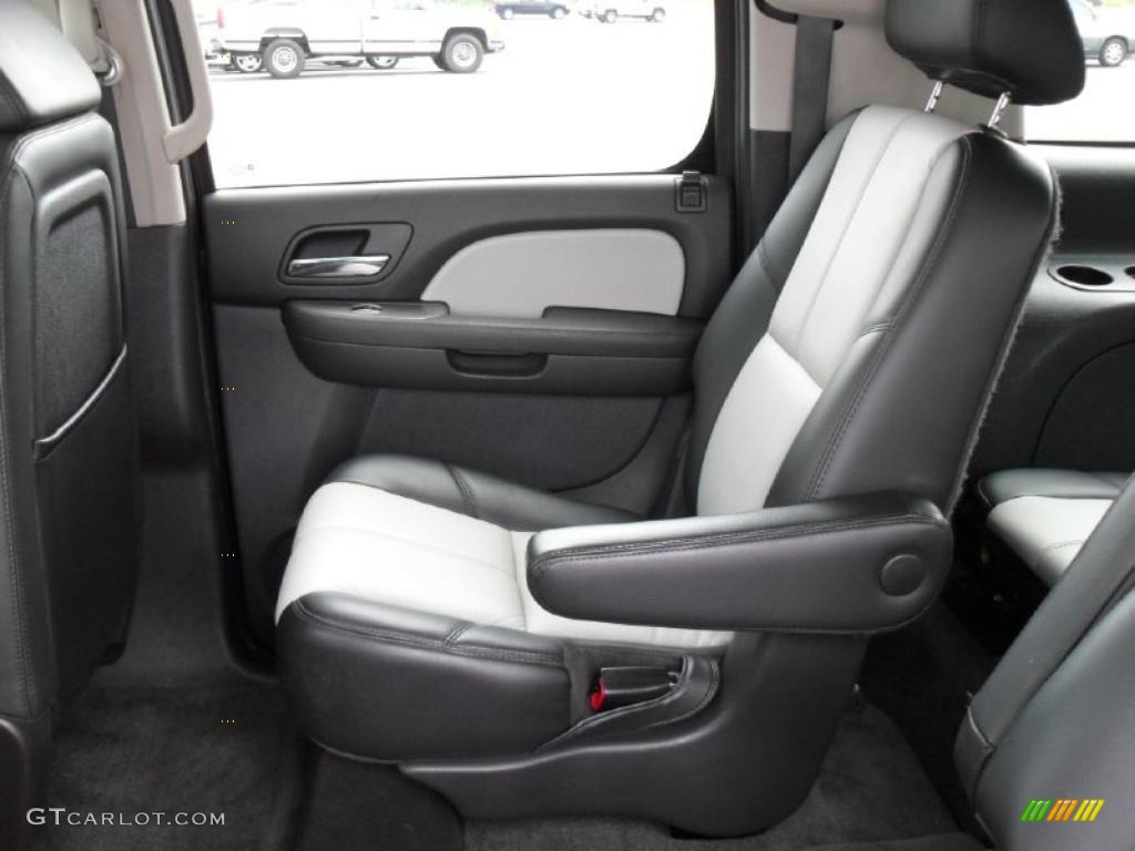 2007 Suburban 1500 LS 4x4 - Black / Light Titanium/Ebony photo #13
