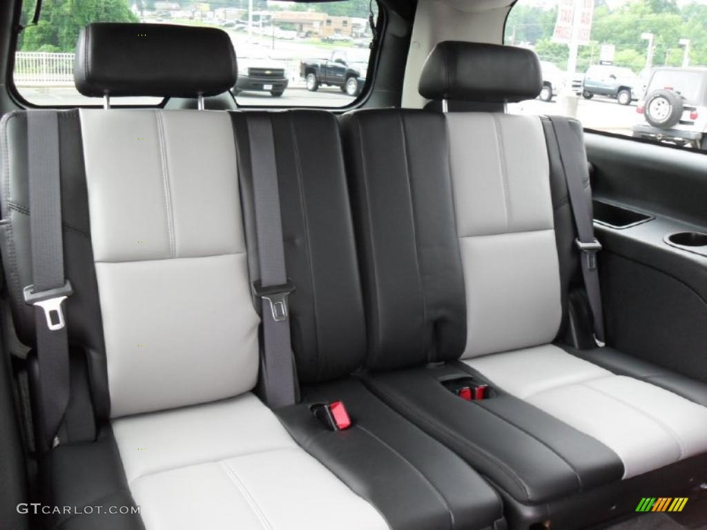 2007 Suburban 1500 LS 4x4 - Black / Light Titanium/Ebony photo #17