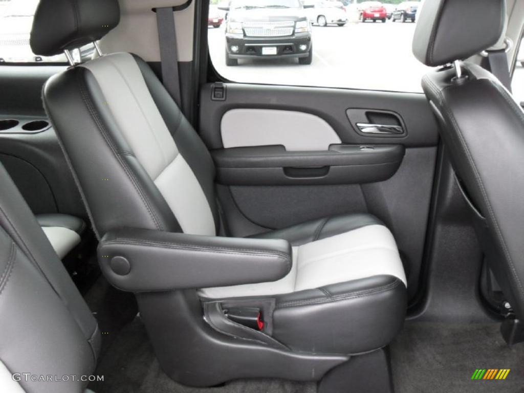 2007 Suburban 1500 LS 4x4 - Black / Light Titanium/Ebony photo #18