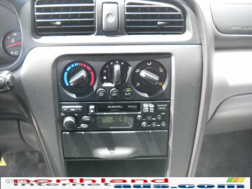 2002 Legacy L Wagon - Silver Stone Metallic / Gray photo #17