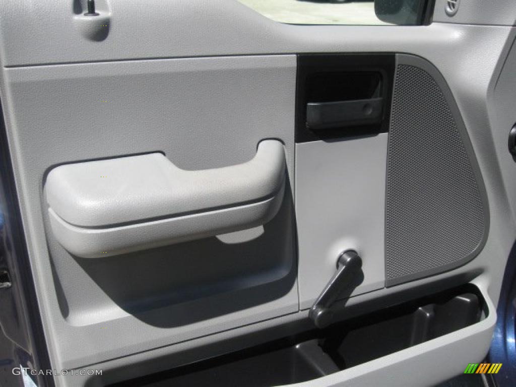 2005 F150 XL Regular Cab - Medium Wedgewood Blue Metallic / Medium Flint Grey photo #6