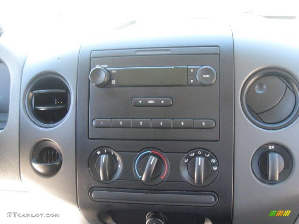 2005 F150 XL Regular Cab - Medium Wedgewood Blue Metallic / Medium Flint Grey photo #17