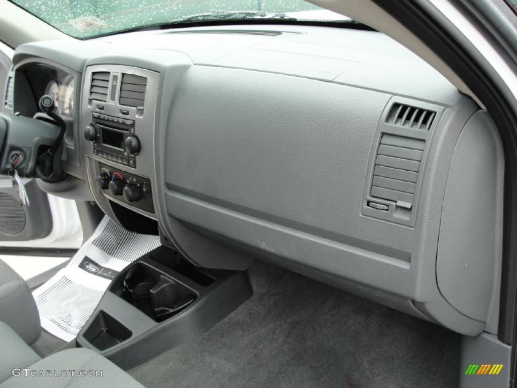 2006 Dakota SLT Club Cab - Bright White / Medium Slate Gray photo #26