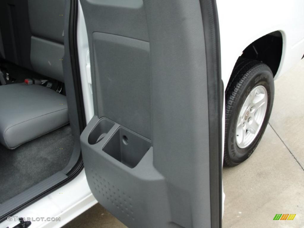 2006 Dakota SLT Club Cab - Bright White / Medium Slate Gray photo #31