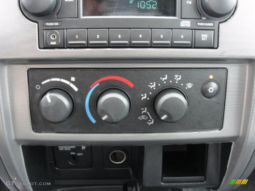 2006 Dakota SLT Club Cab - Bright White / Medium Slate Gray photo #40