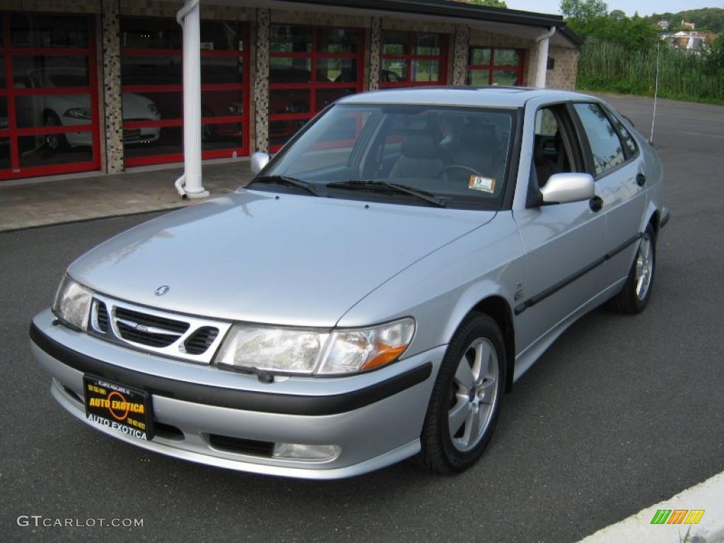 2002 9-3 SE Sedan - Silver Metallic / Charcoal Gray photo #1