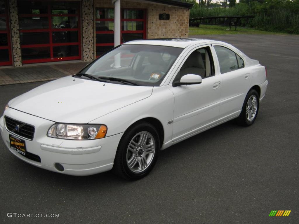 2005 S60 2.5T - Ice White / Taupe/Light Taupe photo #1