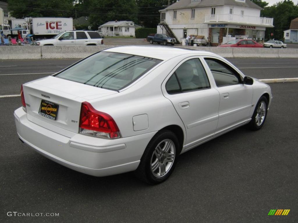 2005 S60 2.5T - Ice White / Taupe/Light Taupe photo #3