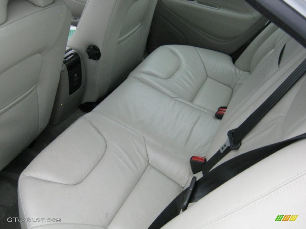 2005 S60 2.5T - Ice White / Taupe/Light Taupe photo #6