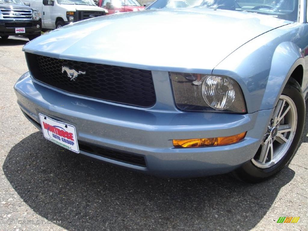 2005 Mustang V6 Deluxe Coupe - Windveil Blue Metallic / Light Graphite photo #9