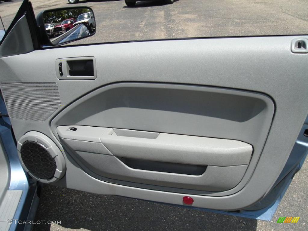 2005 Mustang V6 Deluxe Coupe - Windveil Blue Metallic / Light Graphite photo #17