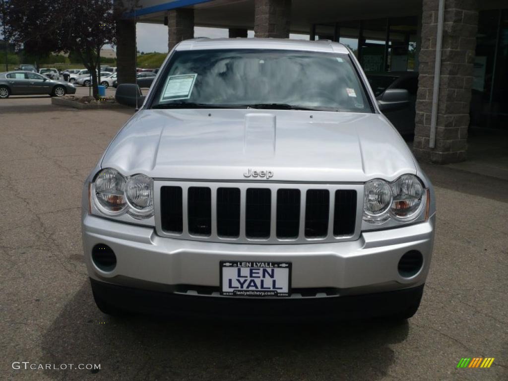 2007 Grand Cherokee Laredo 4x4 - Bright Silver Metallic / Medium Slate Gray photo #3