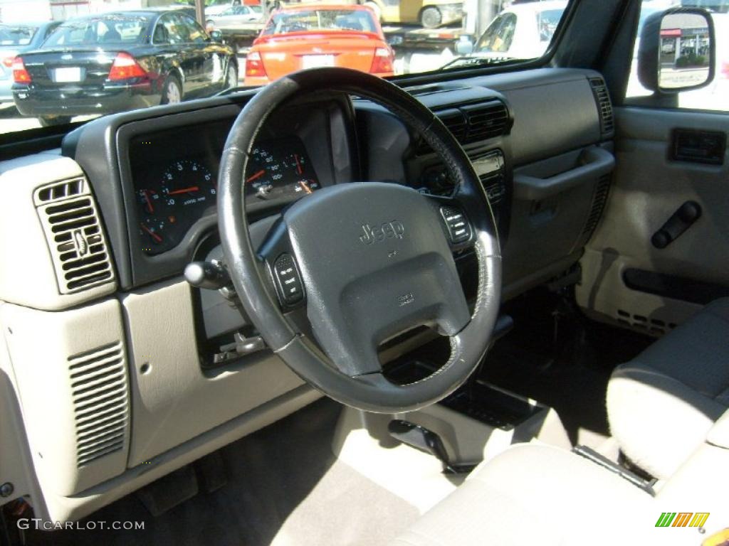 2004 Wrangler Sahara 4x4 - Black / Khaki photo #12