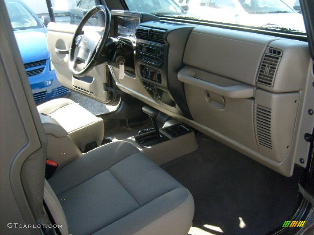 2004 Wrangler Sahara 4x4 - Black / Khaki photo #20