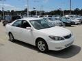 Super White - Camry SE Photo No. 7