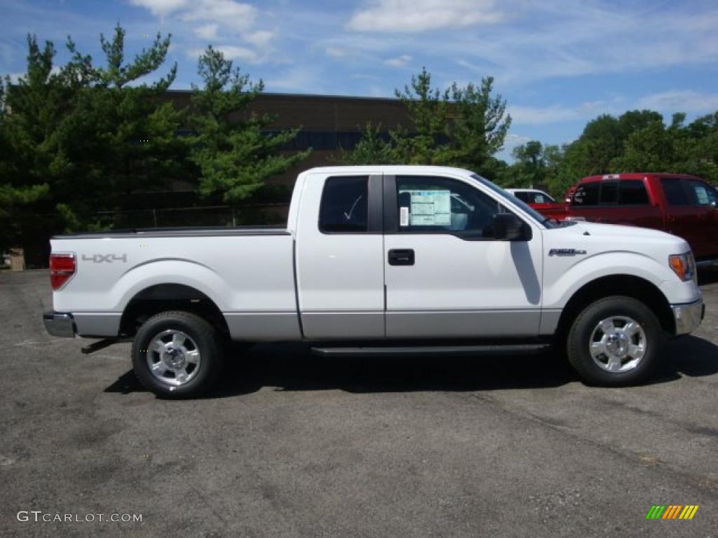 2010 F150 XLT SuperCab 4x4 - Oxford White / Tan photo #2