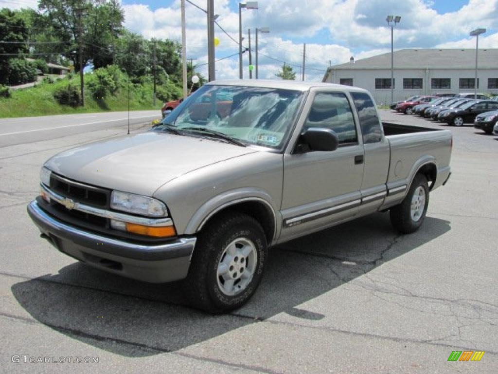 2001 S10 LS Extended Cab 4x4 - Light Pewter Metallic / Medium Gray photo #7