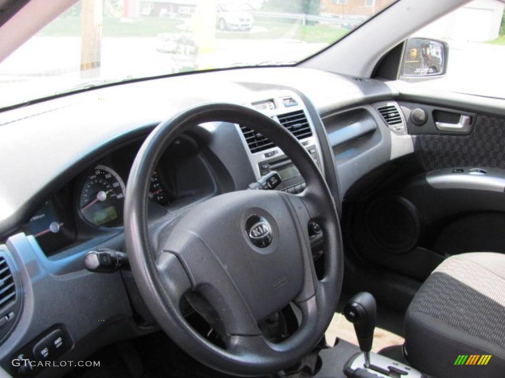 2007 Sportage LX V6 4WD - Clear White / Black photo #7