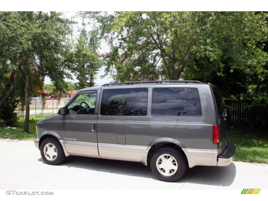 2002 Safari SLT AWD - Storm Gray Metallic / Pewter photo #4