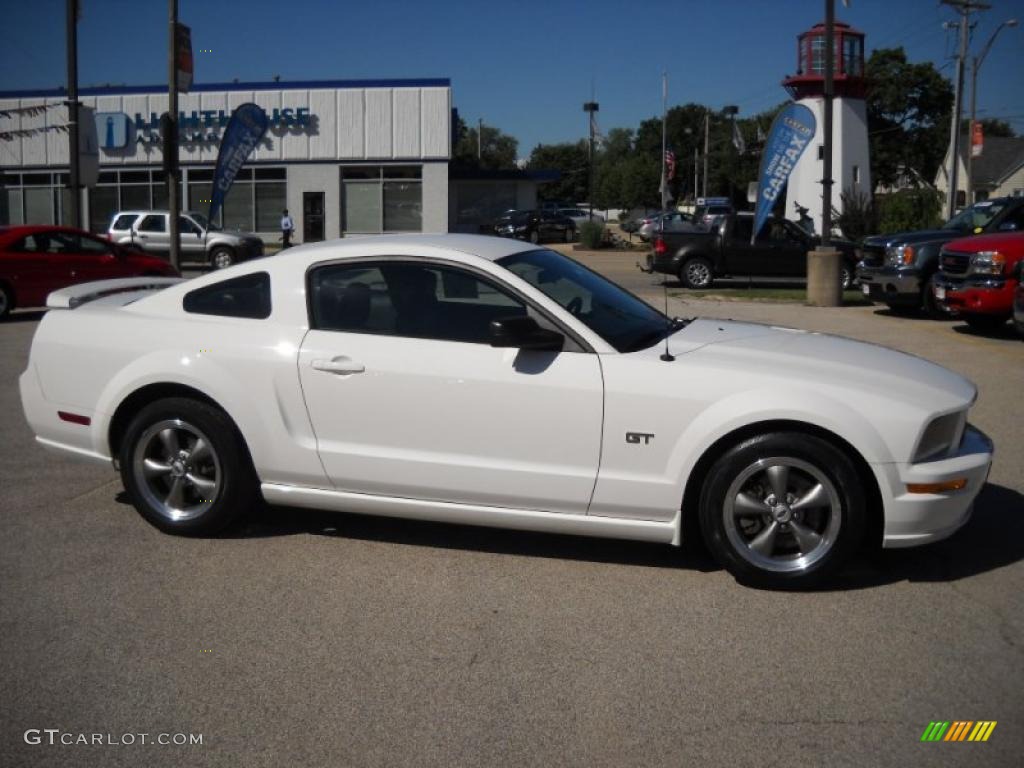 2006 Mustang GT Premium Coupe - Performance White / Dark Charcoal photo #1