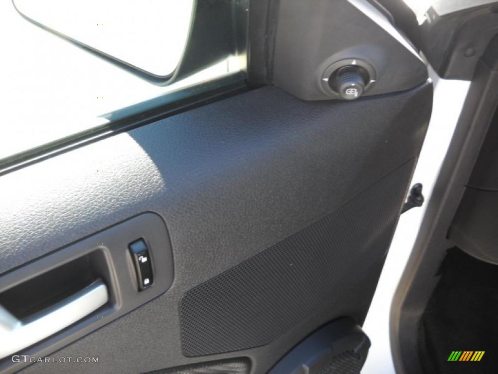 2006 Mustang GT Premium Coupe - Performance White / Dark Charcoal photo #12