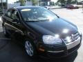 Black - Jetta SE Sedan Photo No. 3