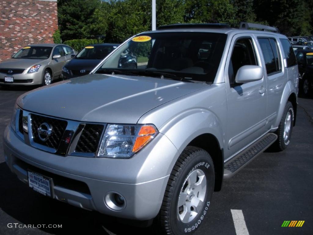 Silver Lightning Nissan Pathfinder