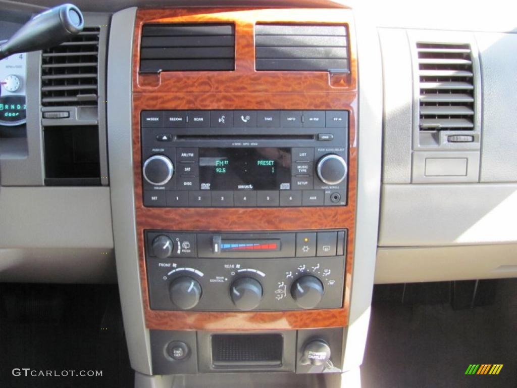 2008 Durango SLT 4x4 - Bright Silver Metallic / Khaki Two-Tone photo #19