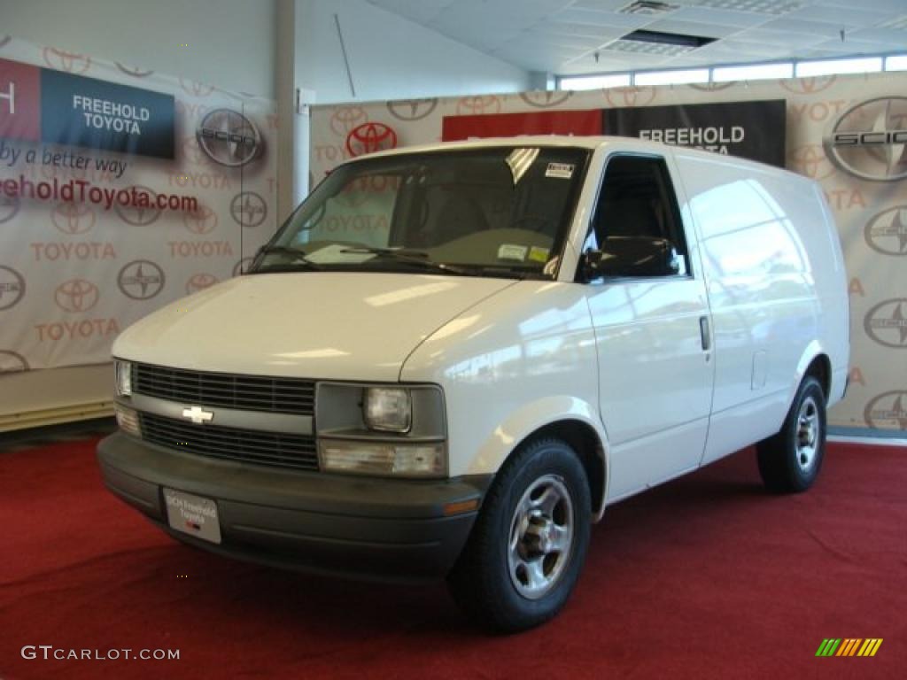 2005 Astro AWD Cargo Van - Summit White / Medium Gray photo #1