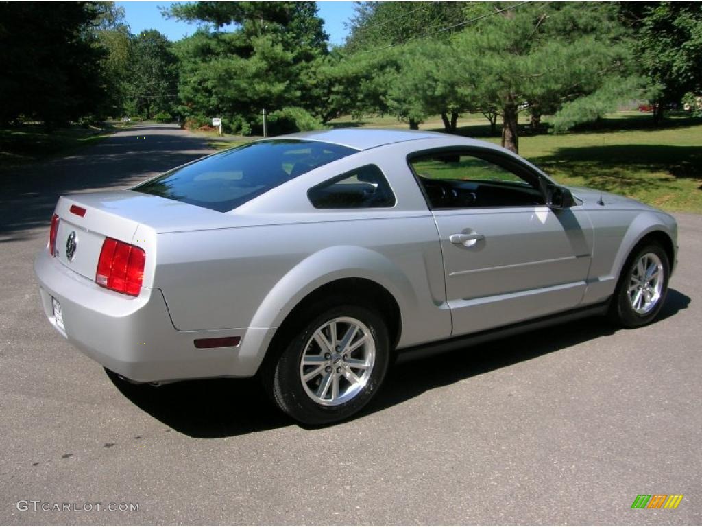 2008 Mustang V6 Deluxe Coupe - Brilliant Silver Metallic / Dark Charcoal photo #2