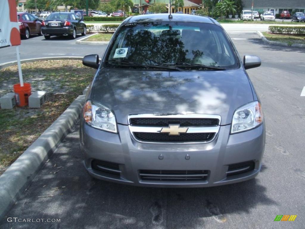 2010 Aveo LT Sedan - Medium Gray / Charcoal photo #2
