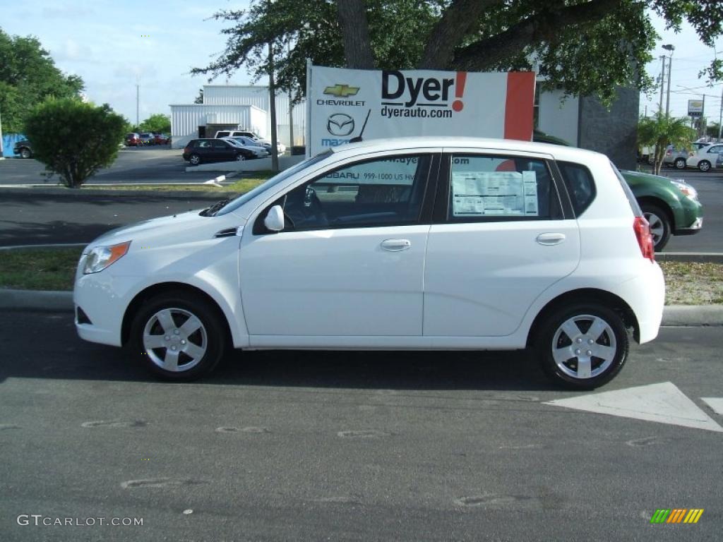 2010 Aveo Aveo5 LT - Summit White / Charcoal photo #3