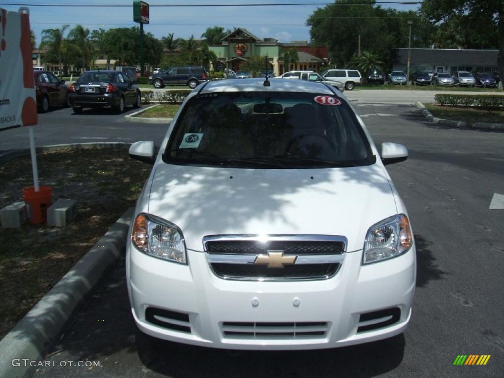 2010 Aveo LT Sedan - Summit White / Neutral photo #2