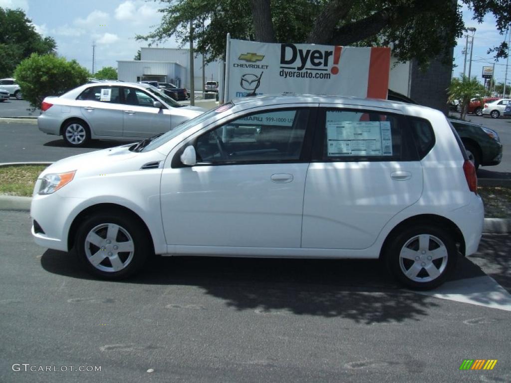 2010 Aveo Aveo5 LT - Summit White / Charcoal photo #3