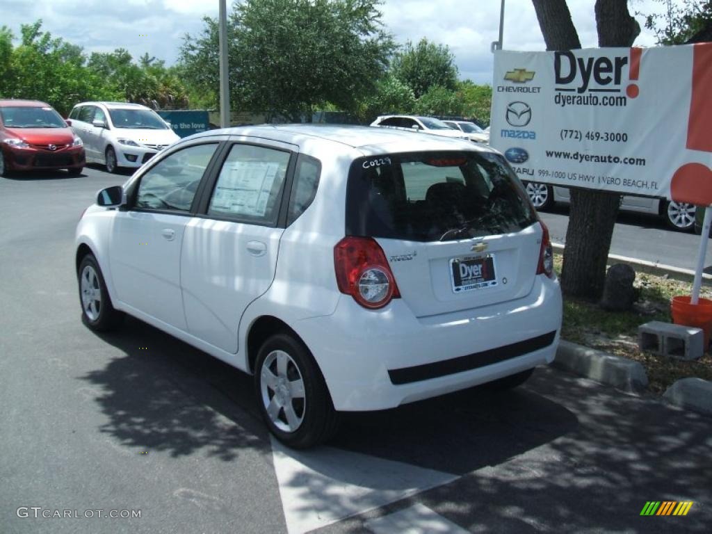 2010 Aveo Aveo5 LT - Summit White / Charcoal photo #4