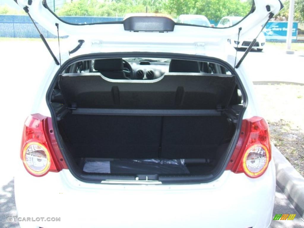 2010 Aveo Aveo5 LT - Summit White / Charcoal photo #6