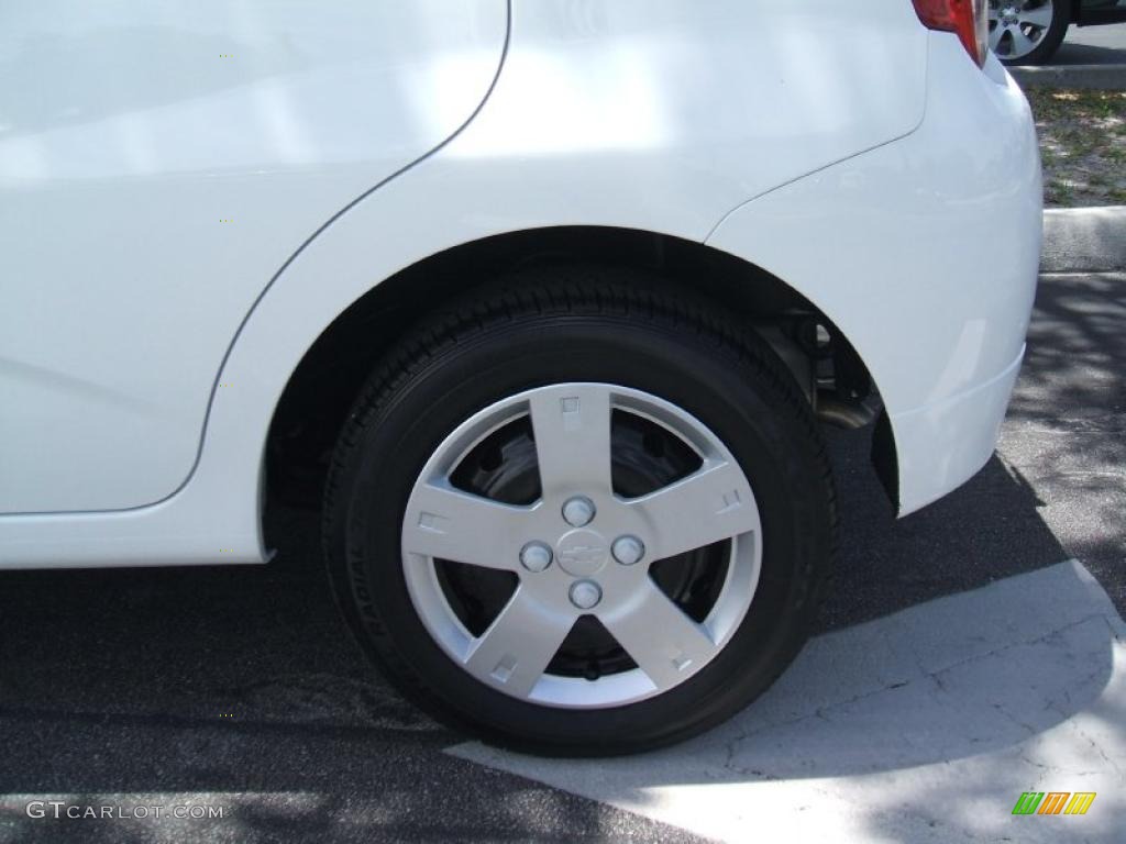 2010 Aveo Aveo5 LT - Summit White / Charcoal photo #7