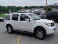 2006 Avalanche White Nissan Pathfinder LE 4x4  photo #3