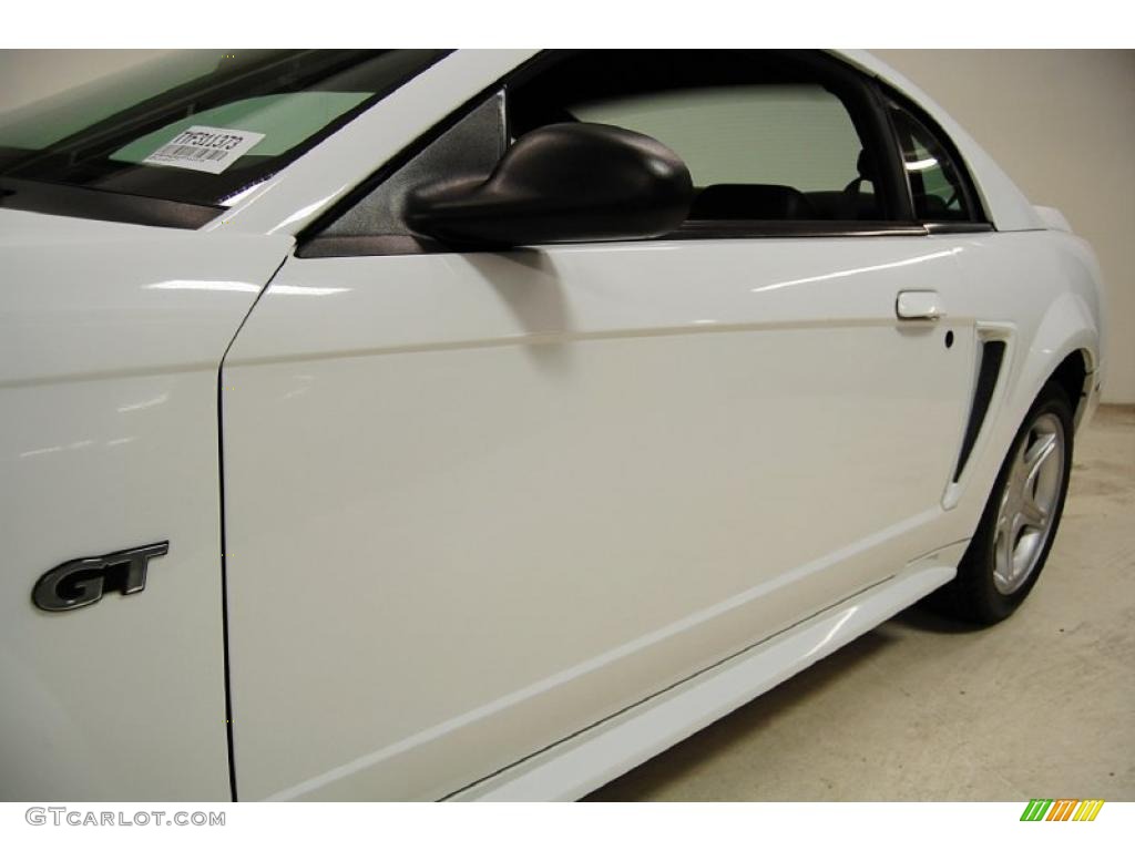 2000 Mustang GT Coupe - Crystal White / Dark Charcoal photo #11